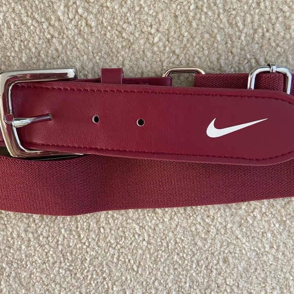Nike adjustable one size burgundy stretch belt, new - Picture 5 of 5